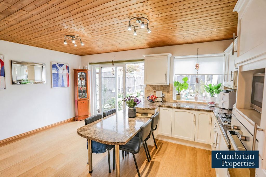 Property photo 2 of 20 Dining Kitchen