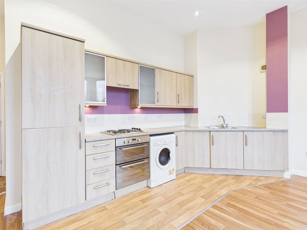 Property photo 2 of 19 Picture No. 12