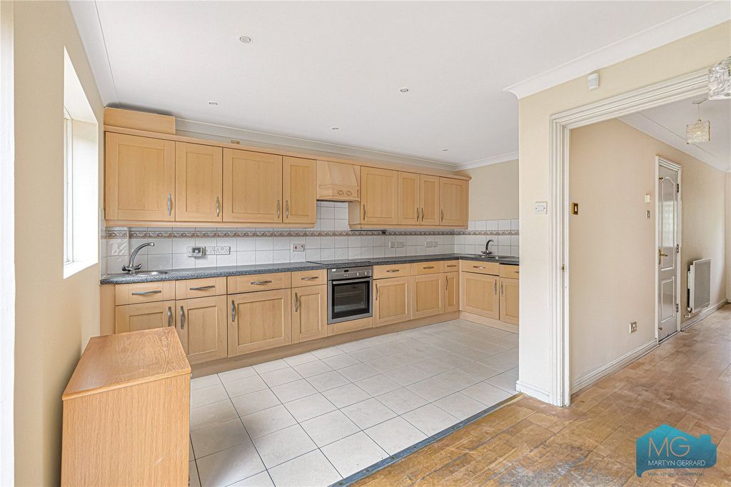 Property photo 2 of 21 Picture No. 10