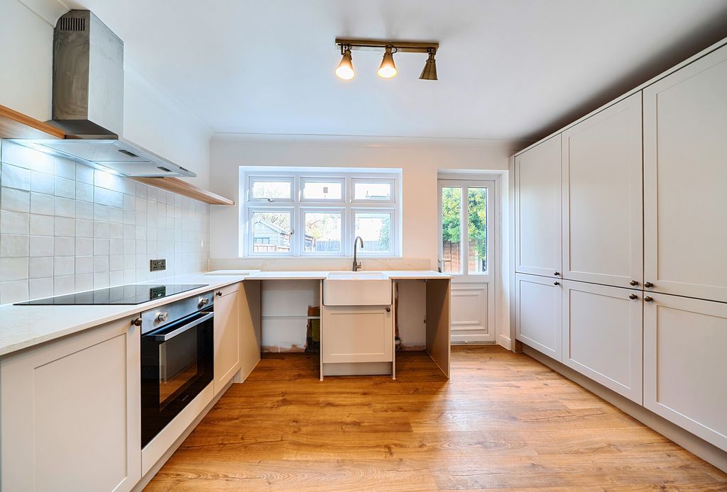 Property photo 2 of 13 1521361-7-6Aa4310...