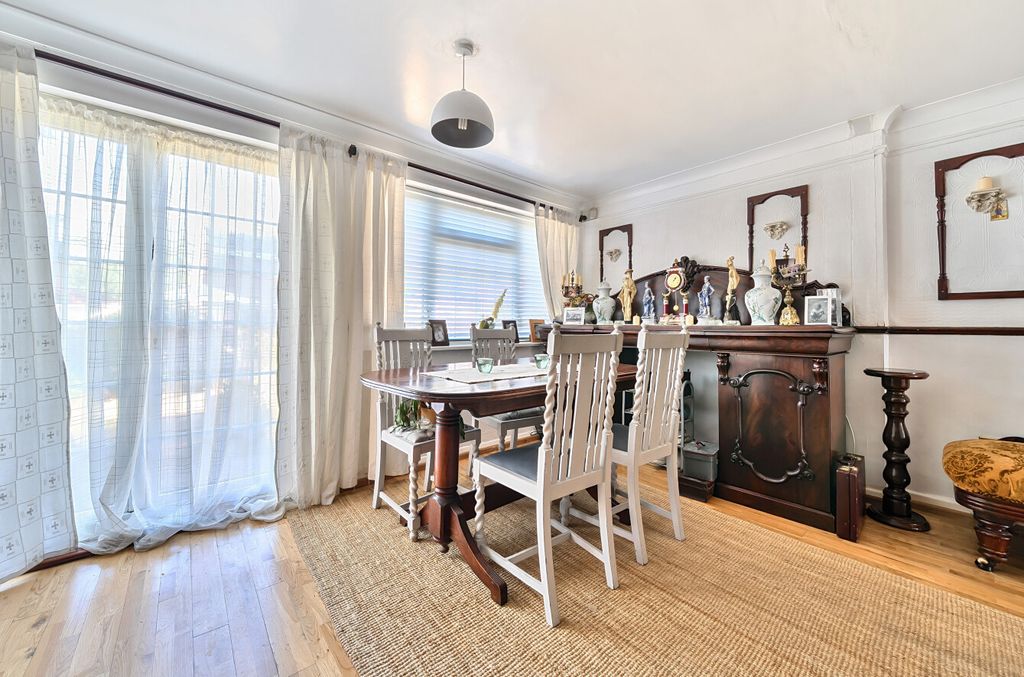 Property photo 3 of 11 1321493-5-686E2ce...