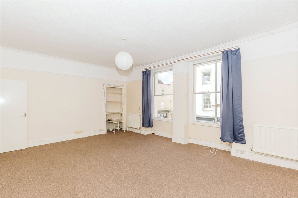 Property photo 2 of 6 Picture No. 10