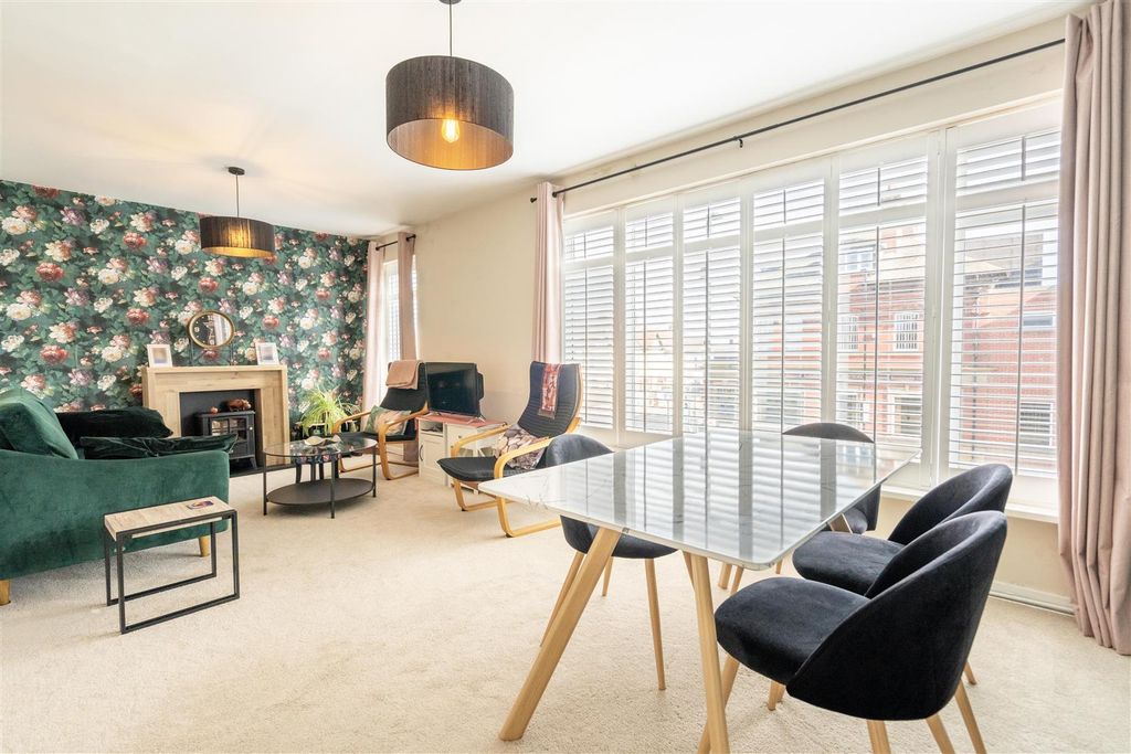 Property photo 2 of 7 Living Room