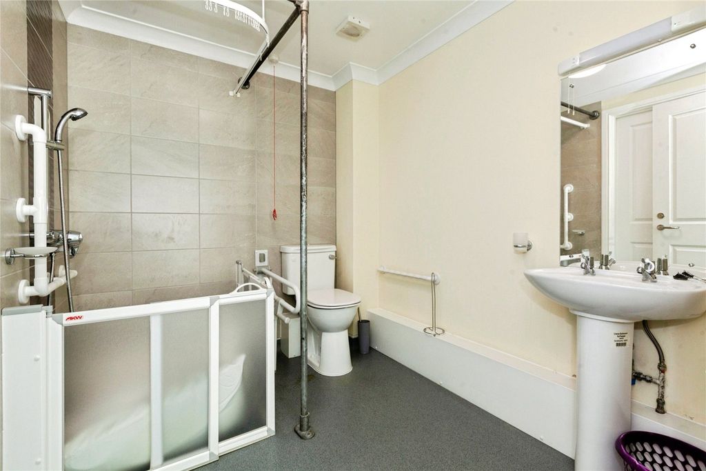 Property photo 3 of 11 Shower Room