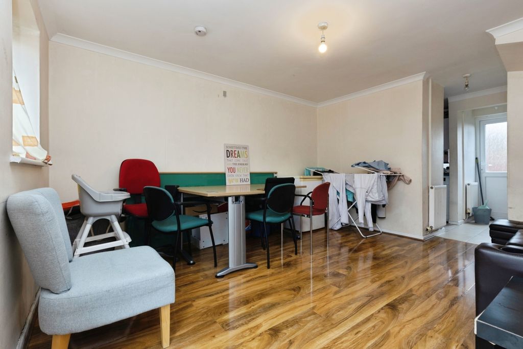 Property photo 3 of 8 Image 2