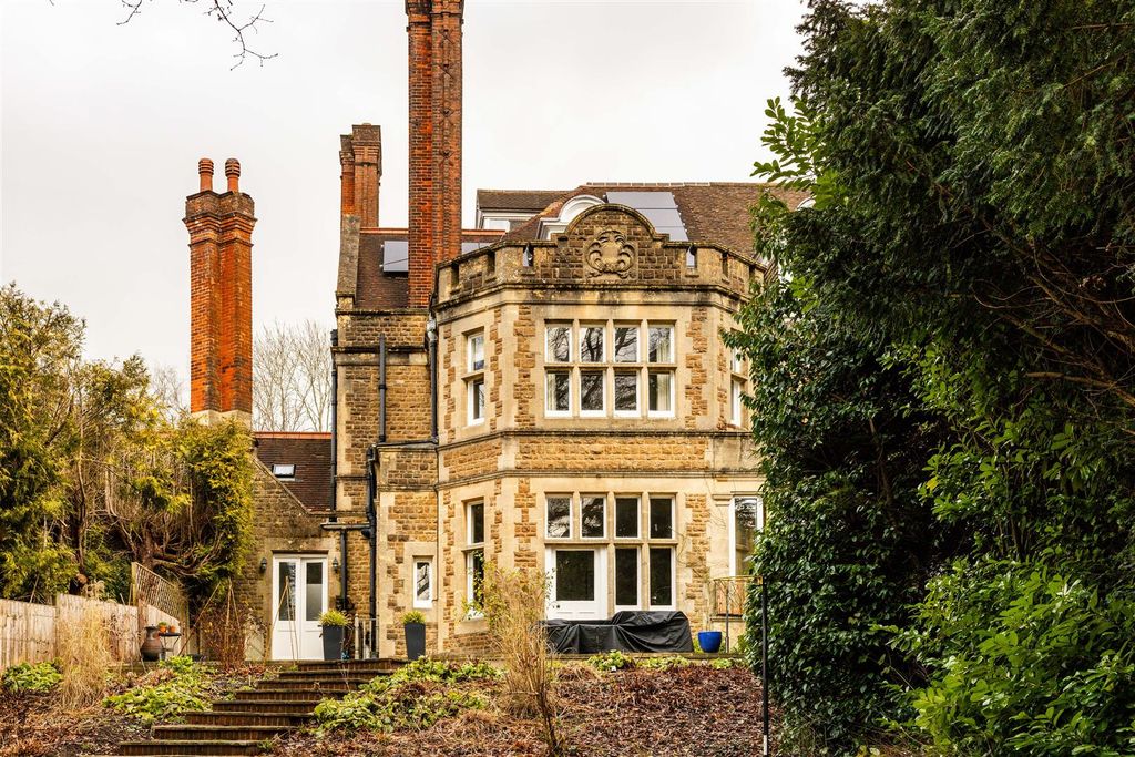 Property photo 1 of 29