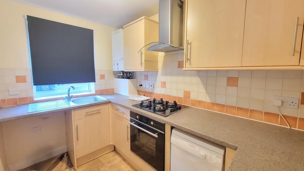 Property photo 3 of 8 Kitchen