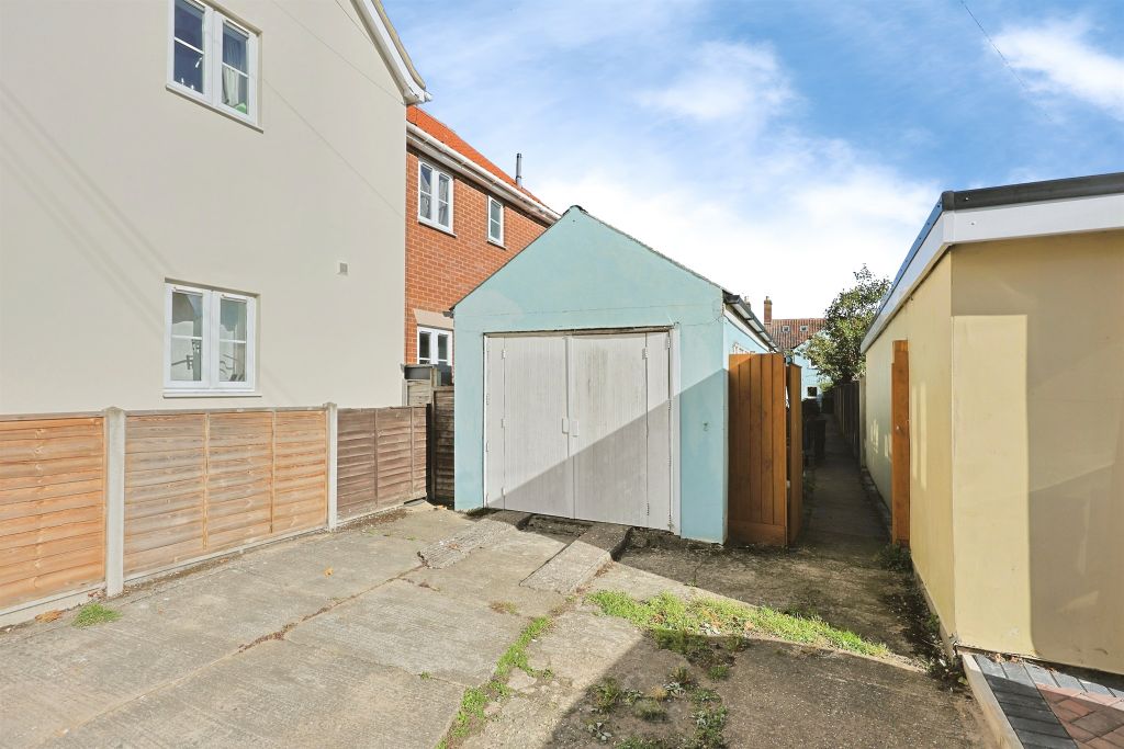 Property photo 2 of 20