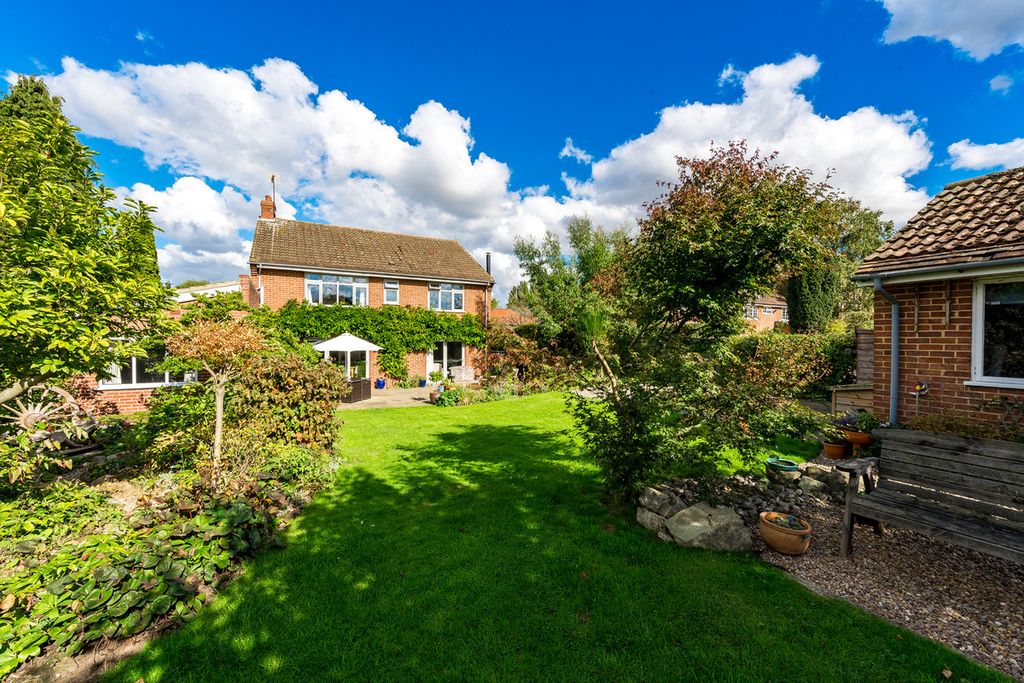 Property photo 2 of 24