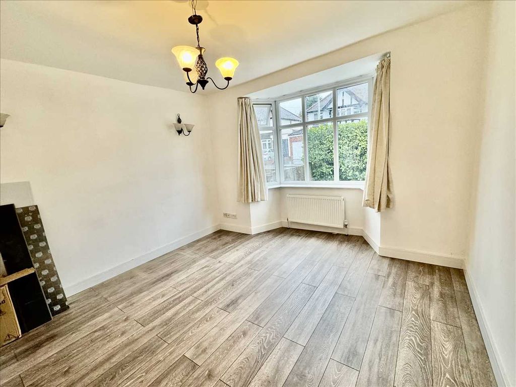 Property photo 2 of 10 Lounge