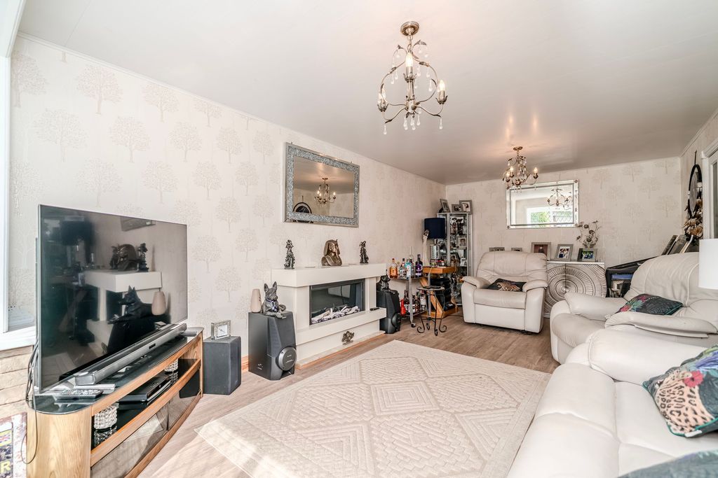 Property photo 2 of 33