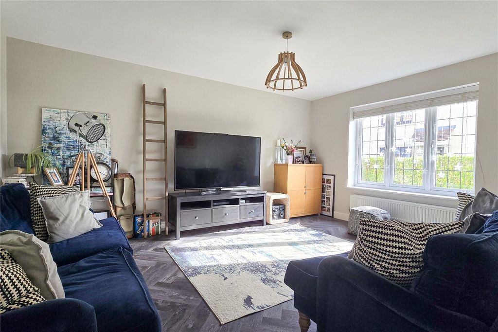 Property photo 2 of 31 Living Room