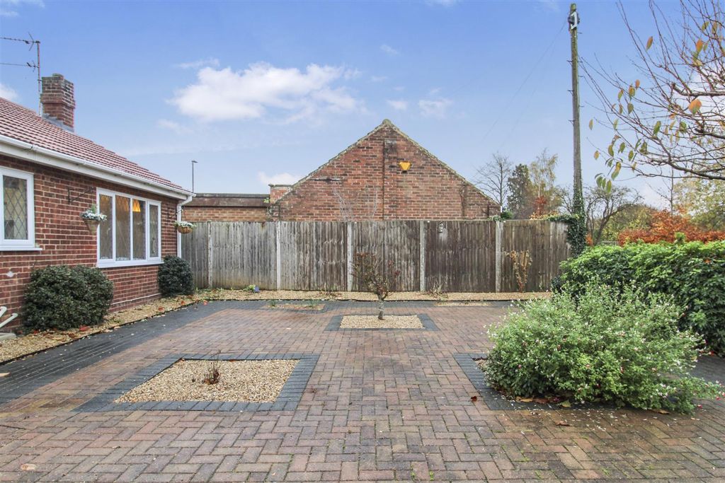 Property photo 2 of 19 Front Garden.Jpg