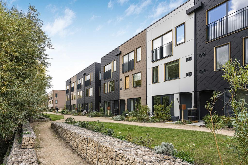 Property photo 1 of 34 37_64161.Jpg