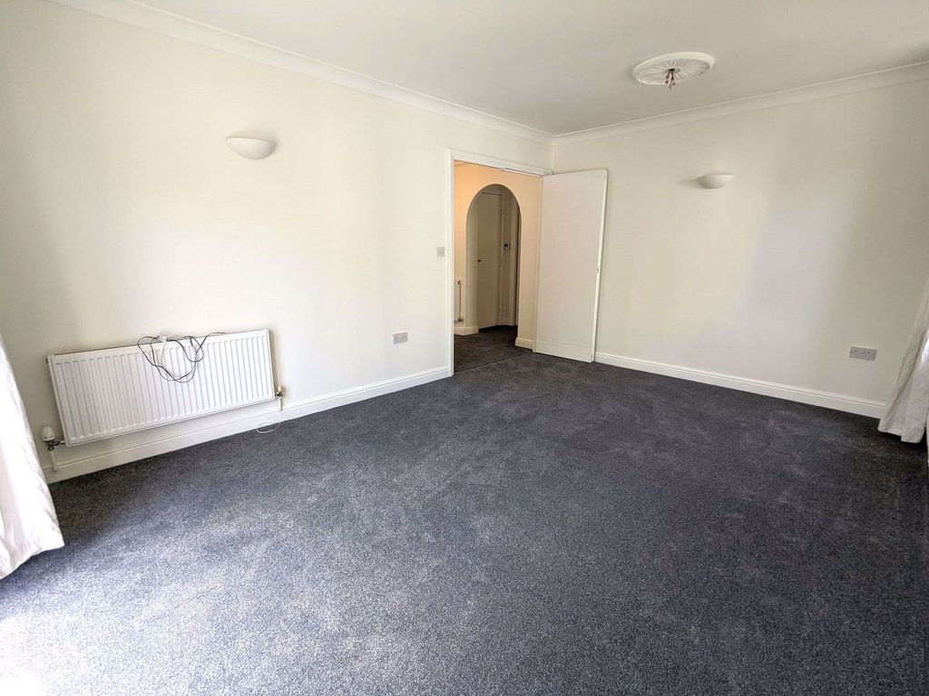 Property photo 3 of 11 Photo 11