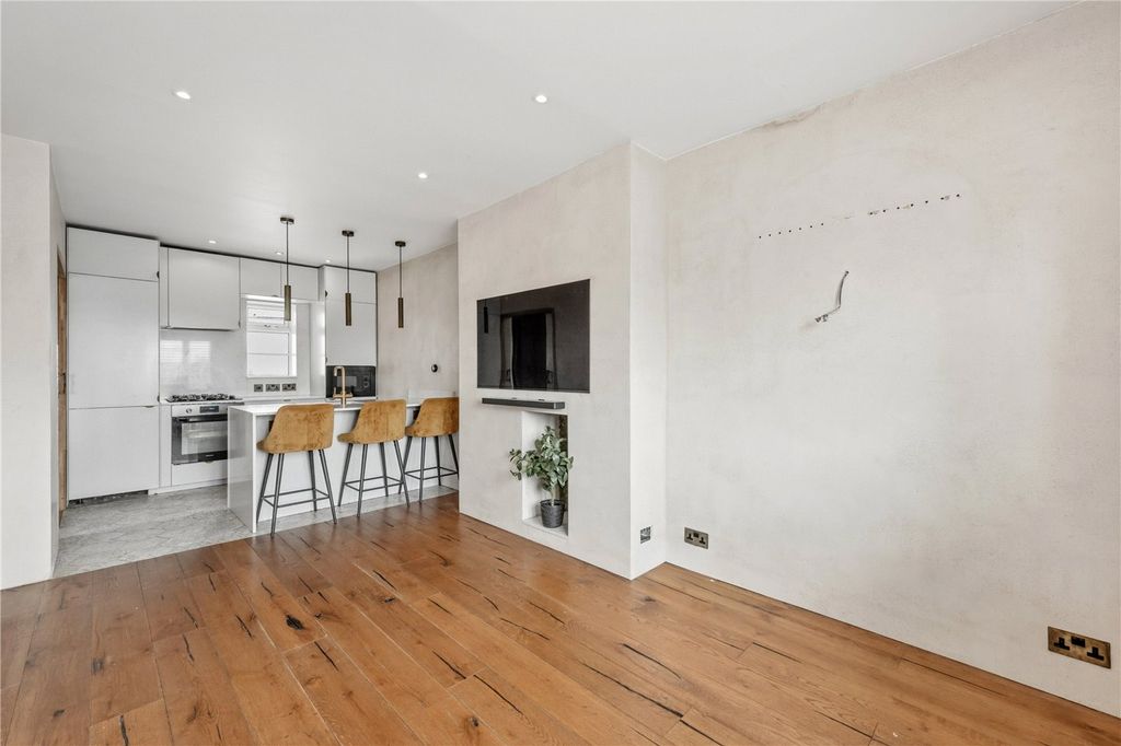 Property photo 3 of 17 Picture No. 14