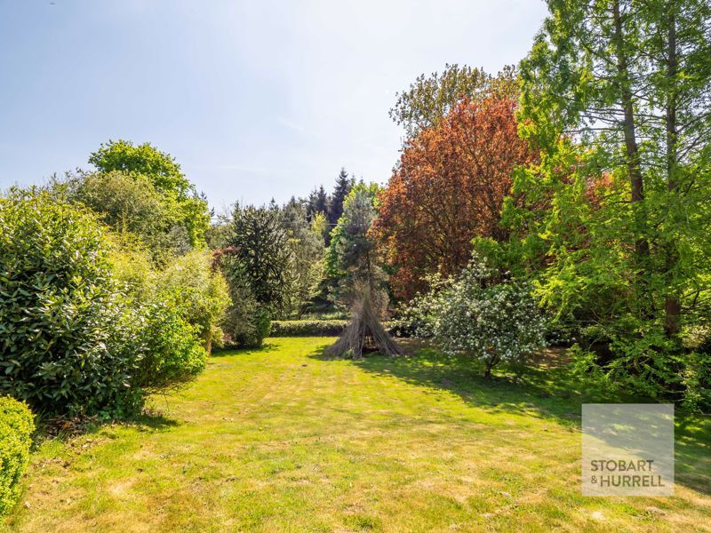 Property photo 3 of 40 Gardens