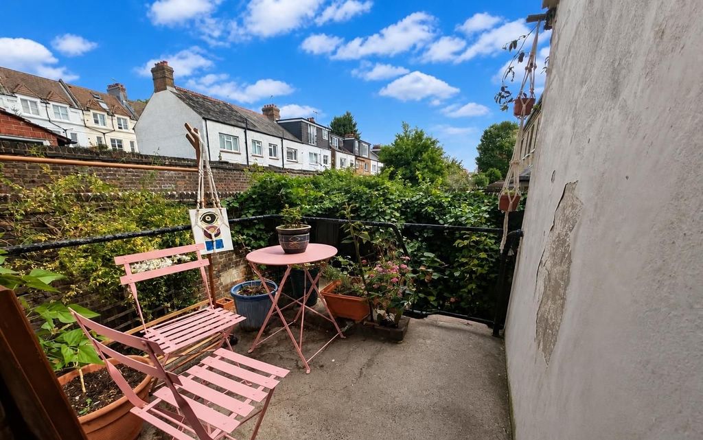 Property photo 2 of 6 1
