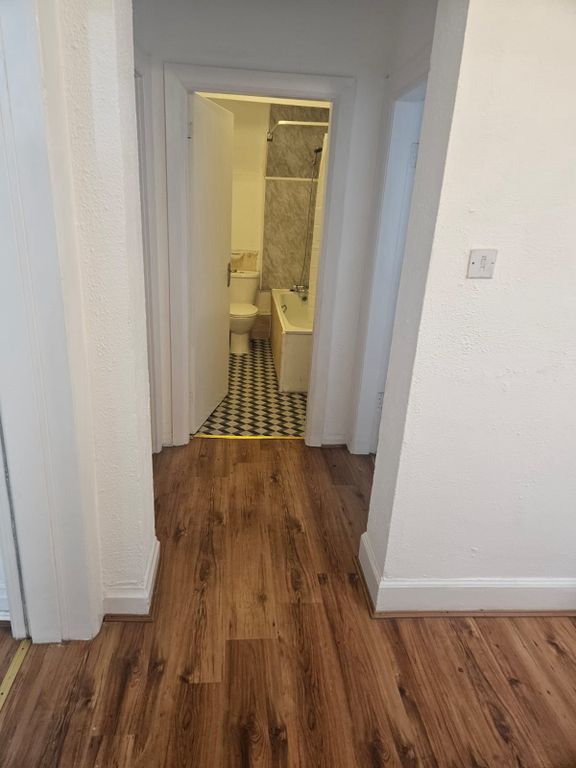 Property photo 3 of 13 Photo 6