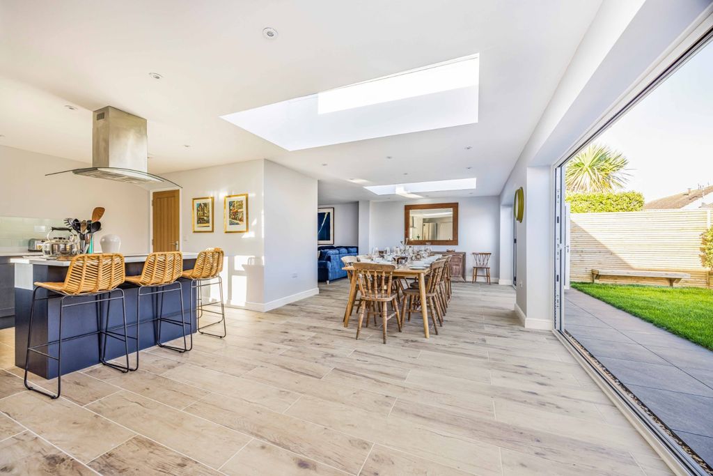 Property photo 3 of 14 Kitchen/Dining Room