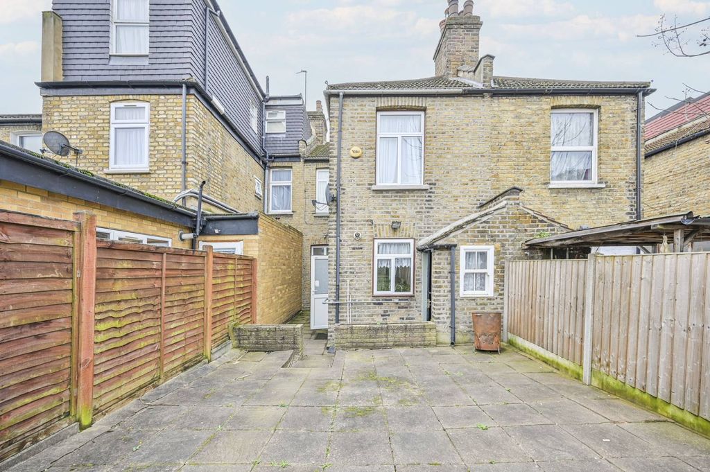 Property photo 2 of 20