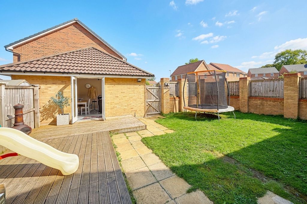 Property photo 3 of 27