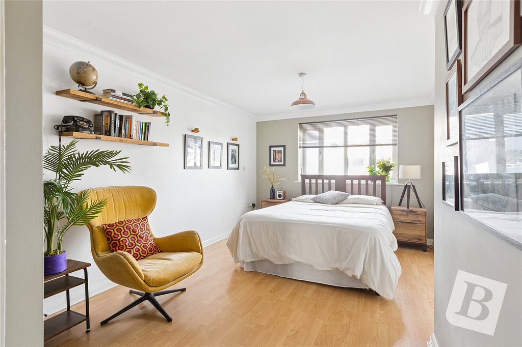 Property photo 2 of 10 Picture No. 12