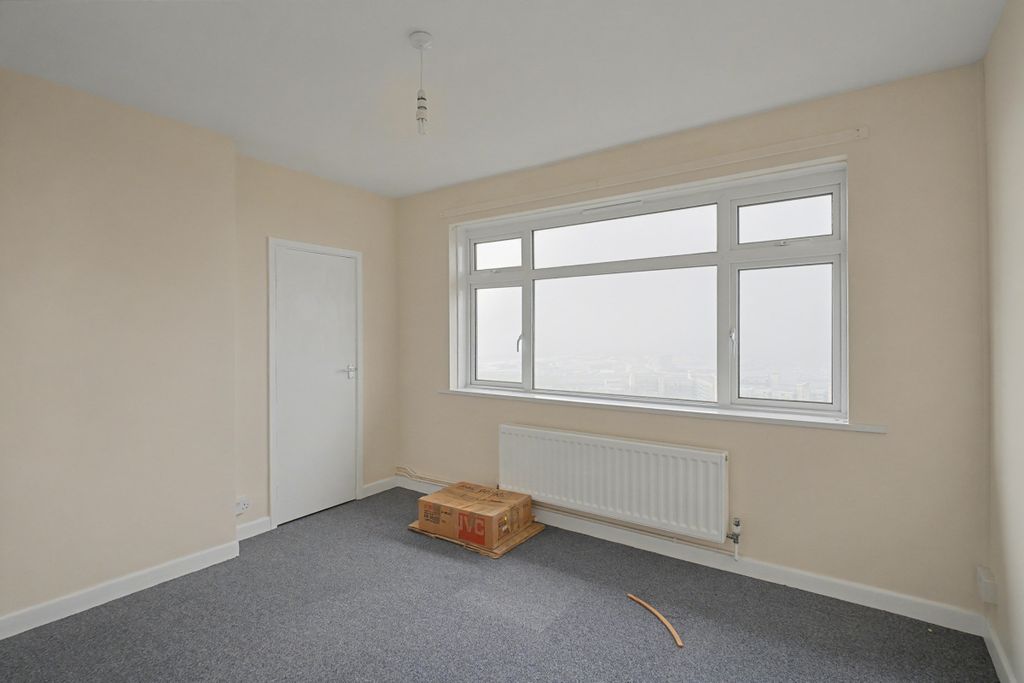 Property photo 3 of 15 136 East Weare Road, Portland, DT5 1Ex