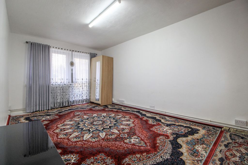 Property photo 2 of 16 Gallery