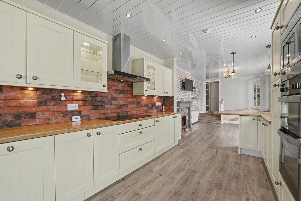 Property photo 2 of 42