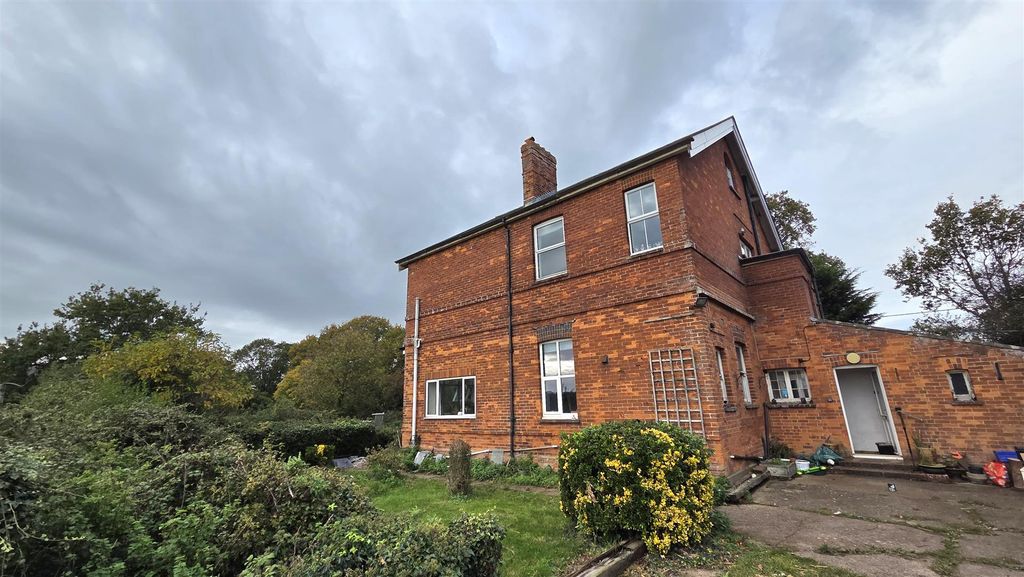 Property photo 1 of 16 Side Aspect