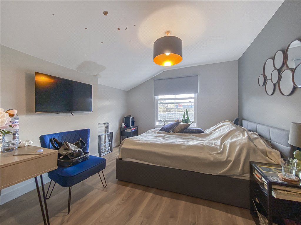 Property photo 1 of 7 Bedroom