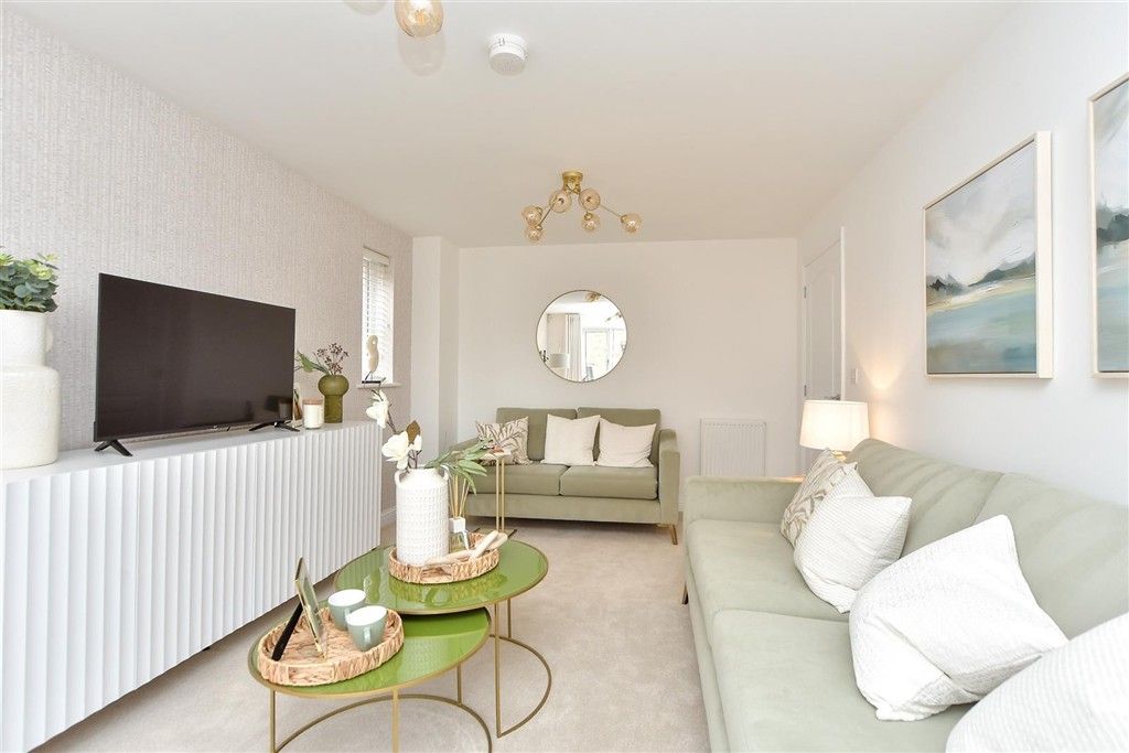 Property photo 3 of 11 Lounge