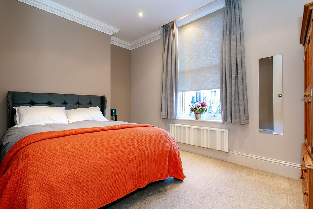 Additional image 8 of 2 bed flat for saleRoseville Avenue, Harrogate HG1