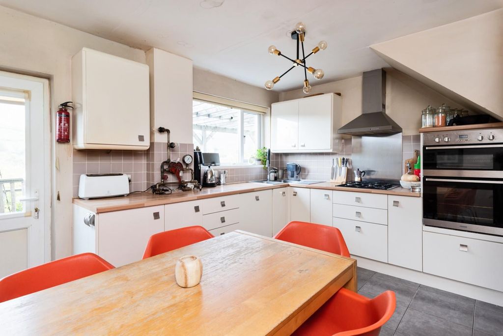 Property photo 3 of 23 Kitchen.Jpg