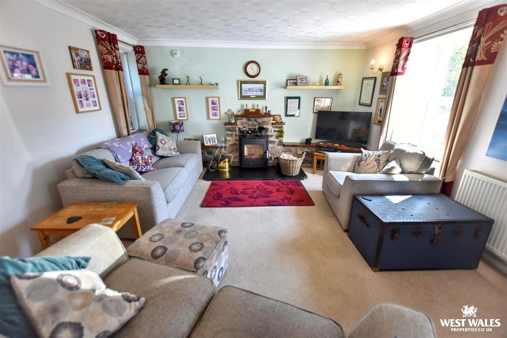 Property photo 3 of 34 7 (23).Jpg