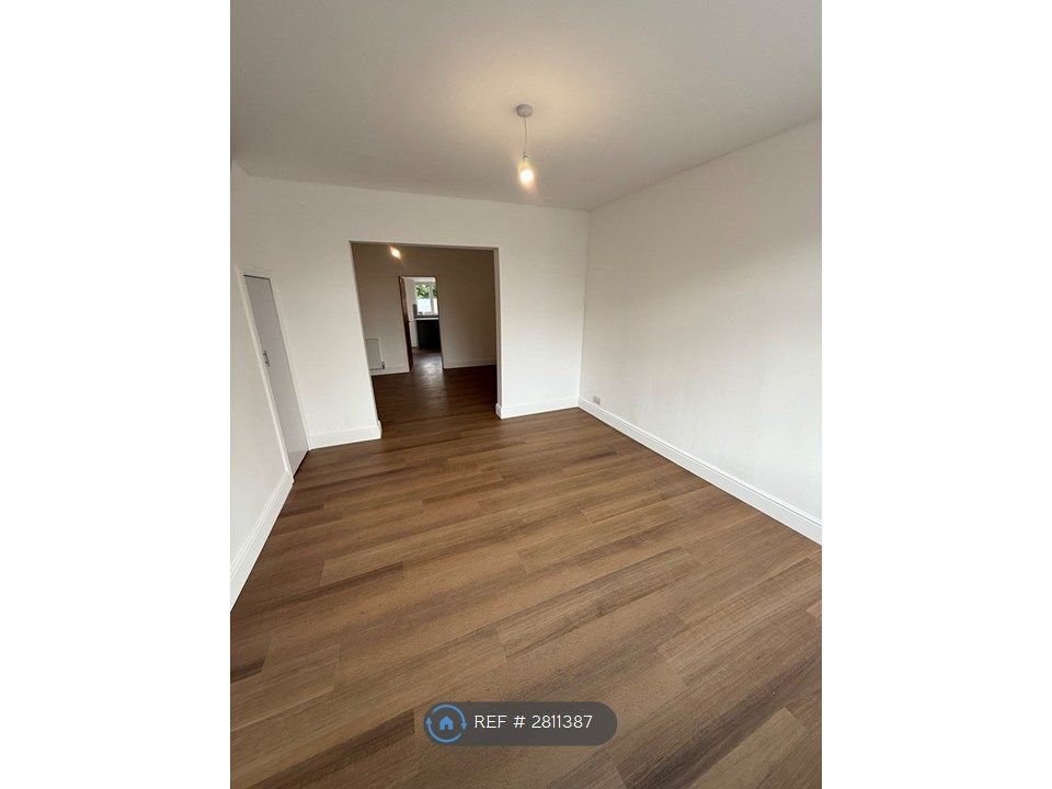 Property photo 2 of 28