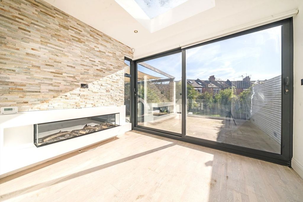 Property photo 2 of 7