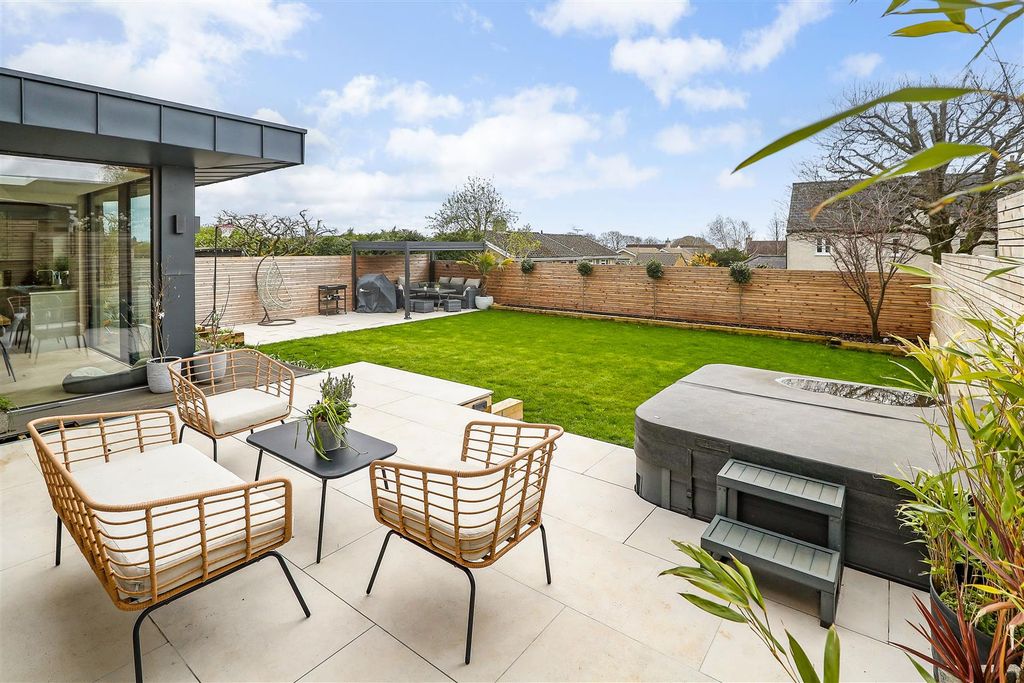 Property photo 3 of 28 Ph5_5023478.Jpg