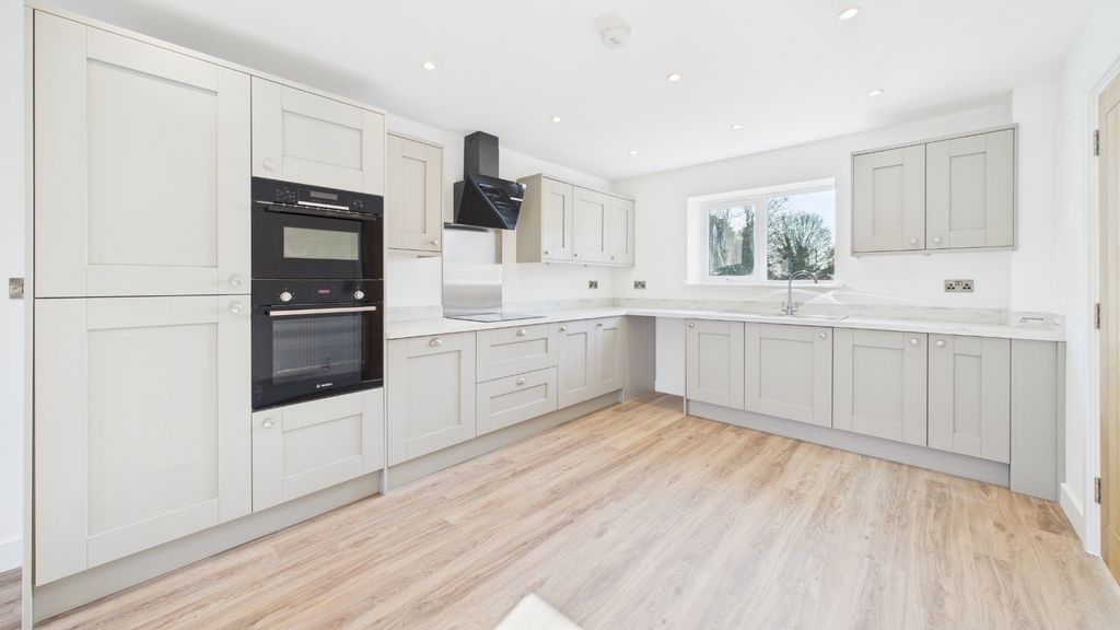 Property photo 2 of 34 4133395
