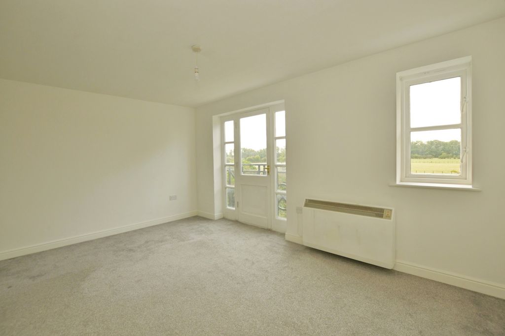 Property photo 3 of 14 Lounge