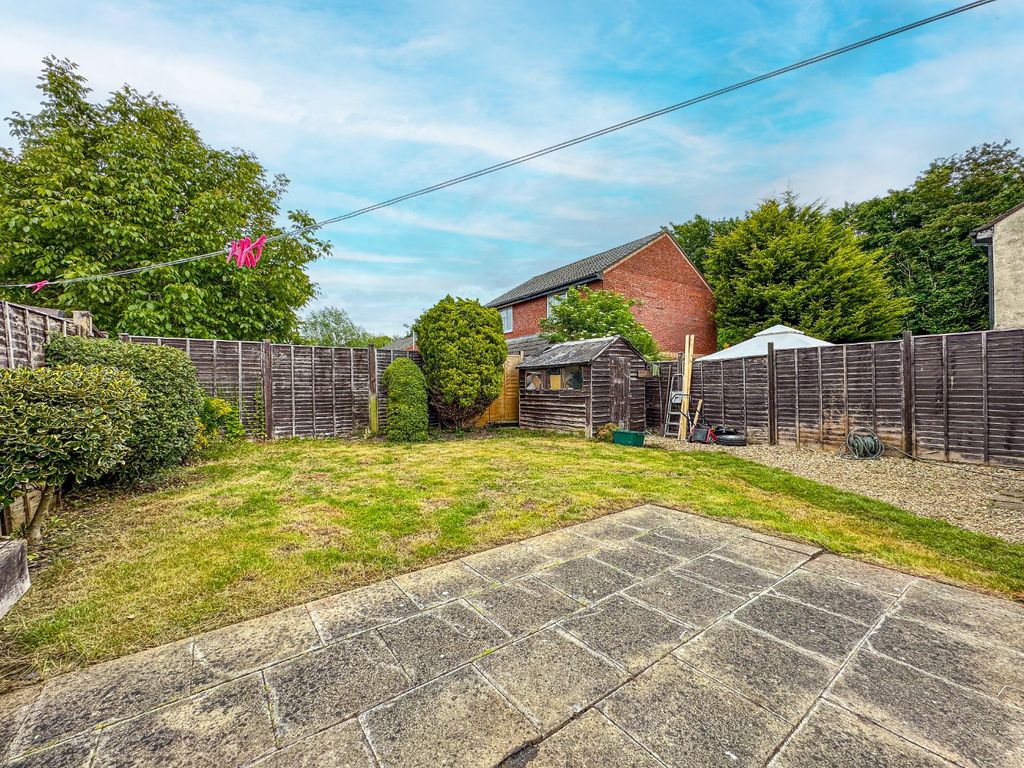Property photo 2 of 17 4737123