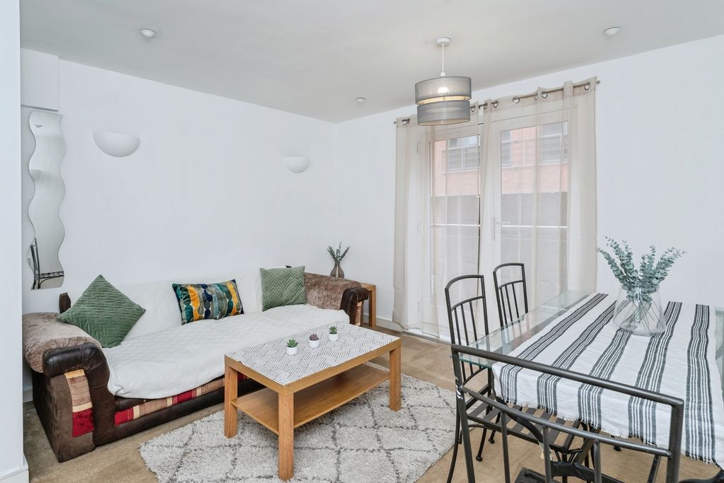 Property photo 3 of 19 Pbox-Img.Jpg