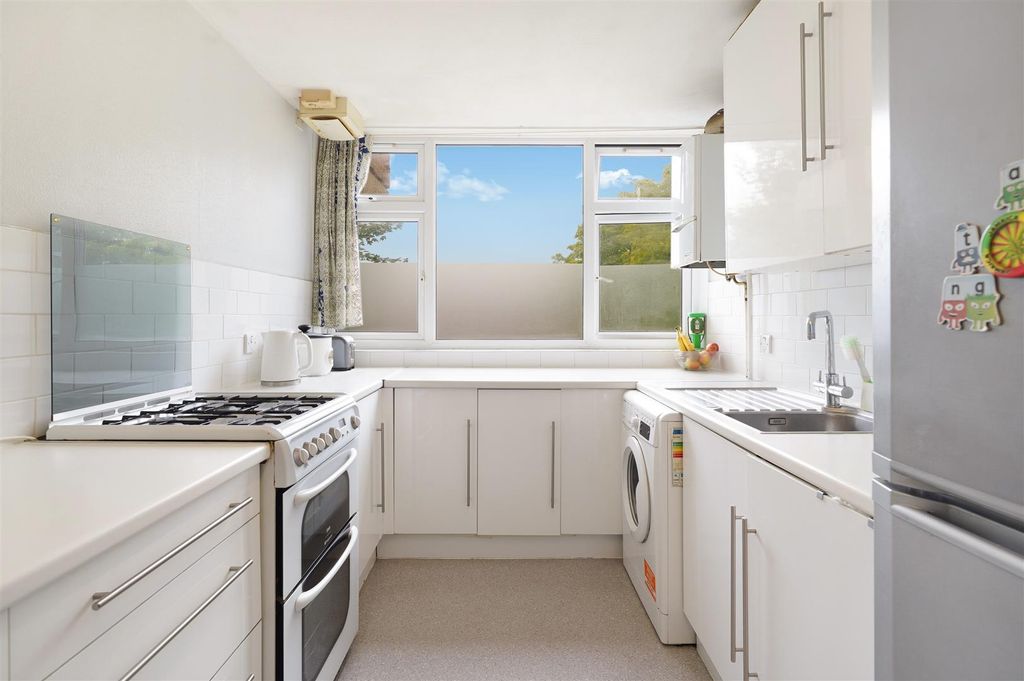Property photo 2 of 13 65 Talbot Walk, Church Road - Lxlaom4Sv9Ltowpgqbdy