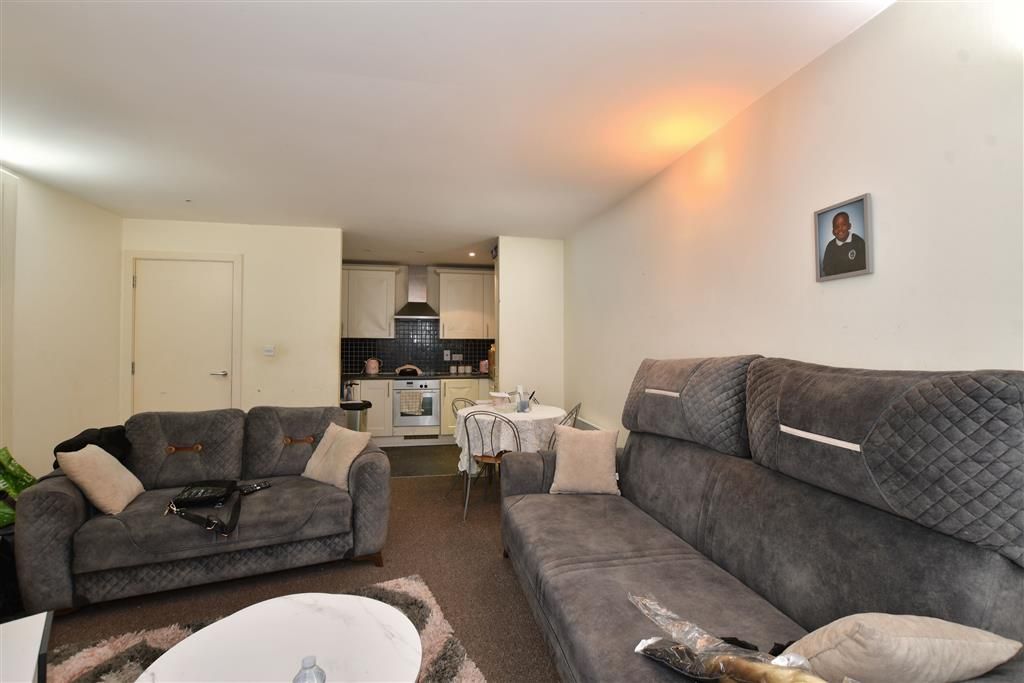 Property photo 1 of 7 Living Room
