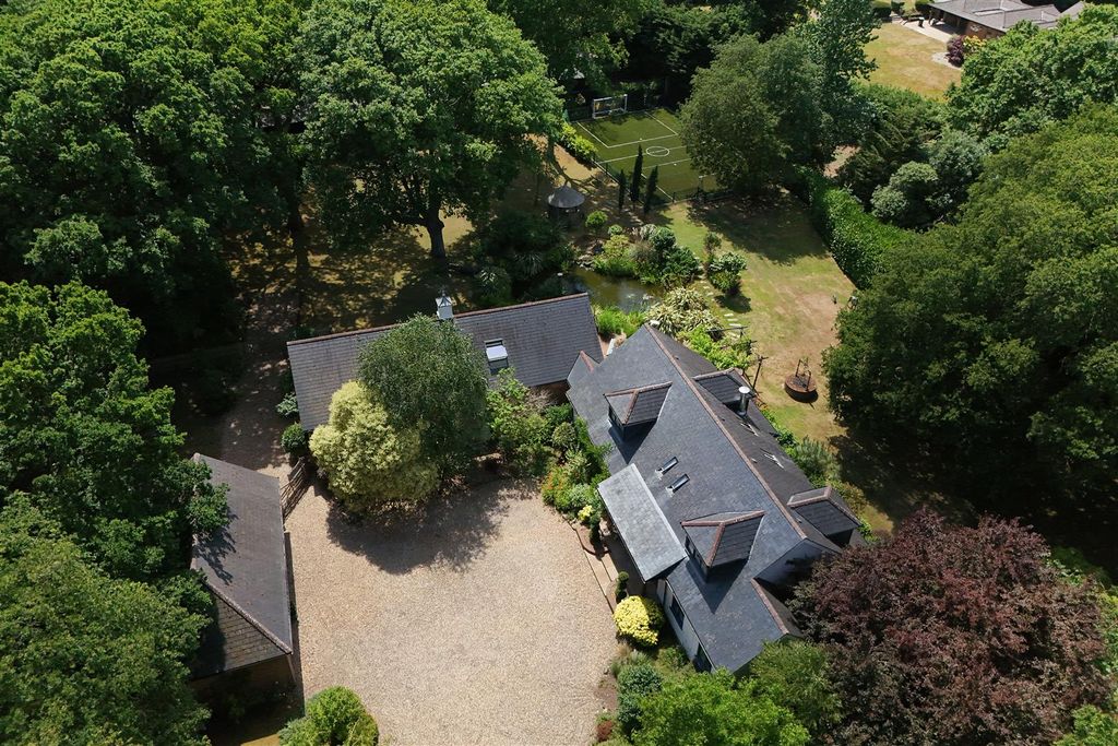 Property photo 3 of 31 Willow Road, Whitstable