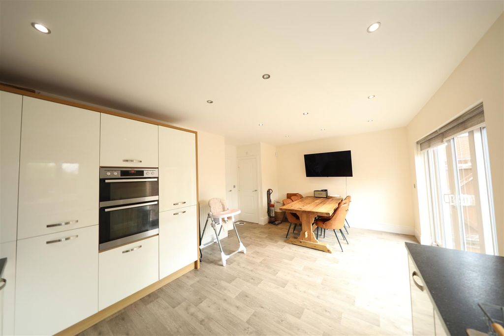 Property photo 2 of 18 Kitchen Diner