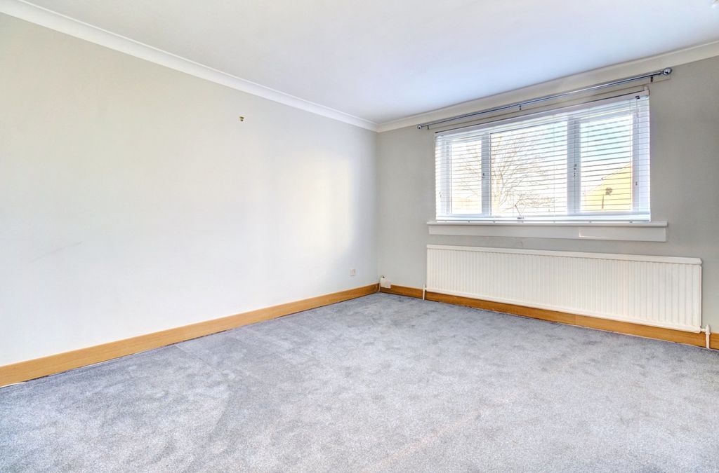 Property photo 3 of 18 Lounge