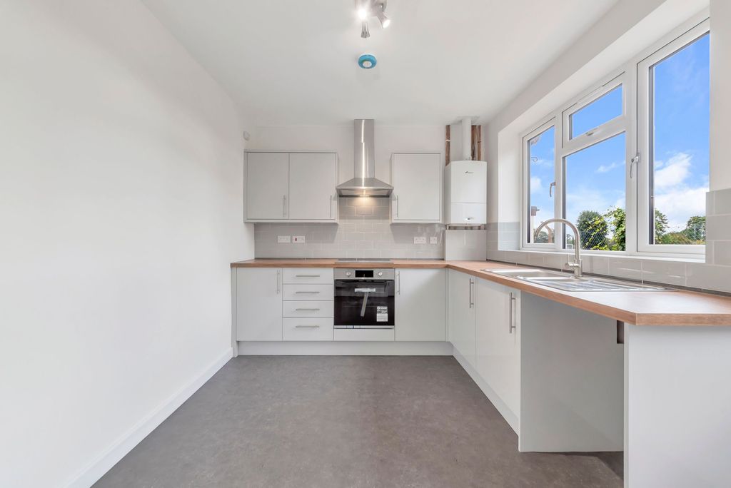 Property photo 3 of 18 Modern Rear Facing Kitchen