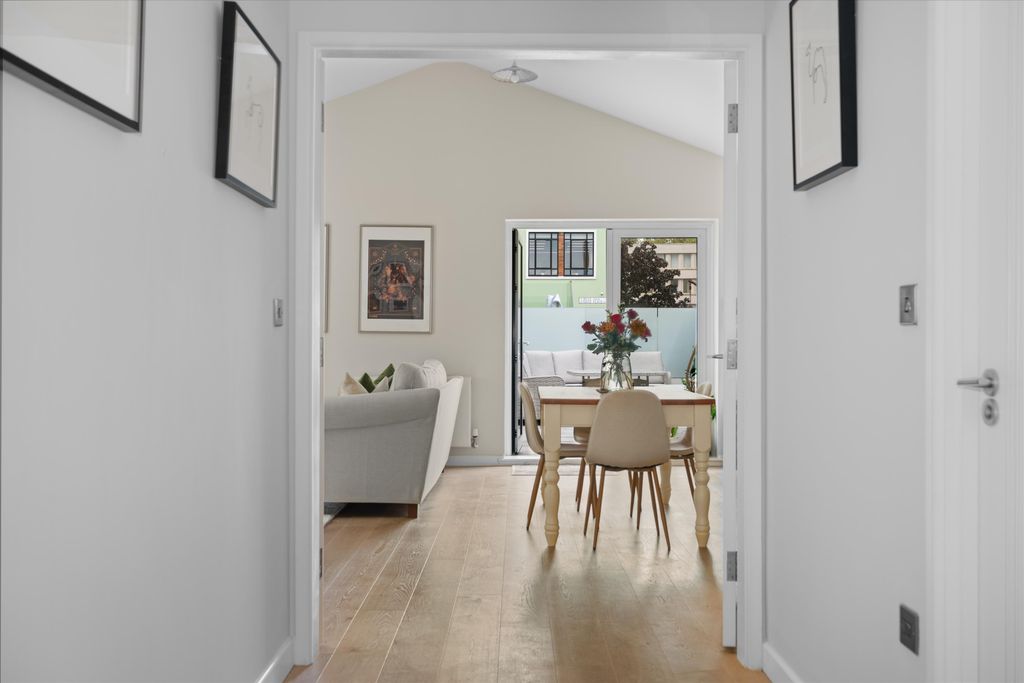 Property photo 2 of 17 Image